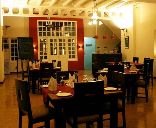 Food & Drinks 5, Tea Bungalow, Ernakulam