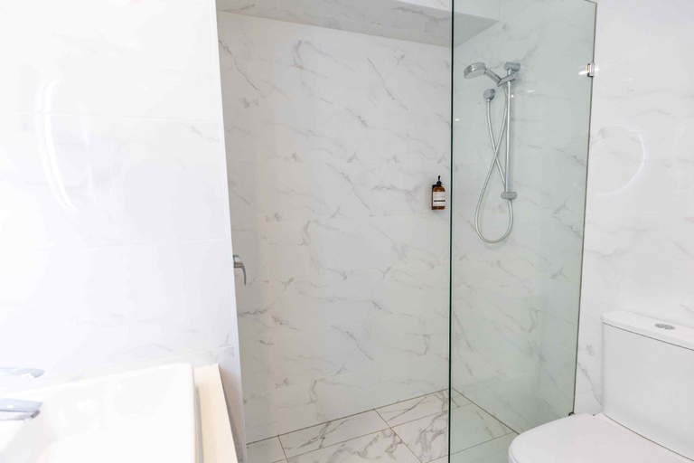 Bathroom 14