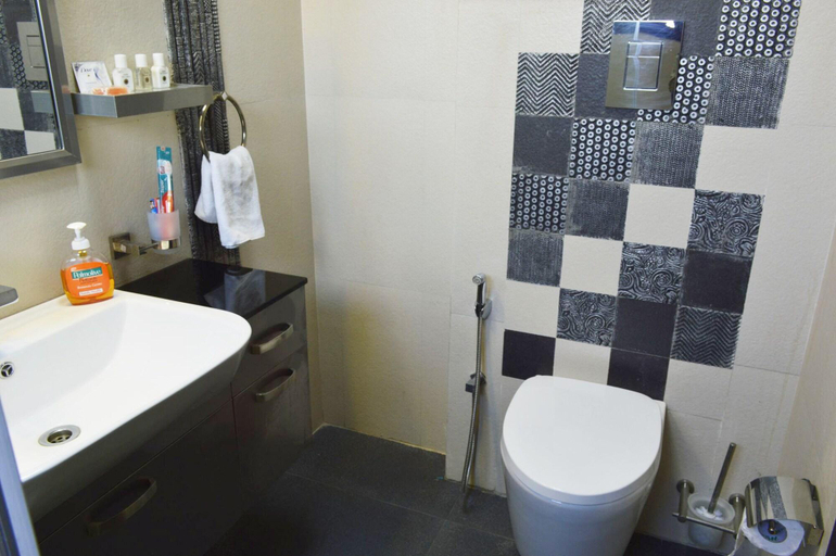 Bathroom 5, When In Gurgaon - Service Apartments, Near Medanta, Gurgaon