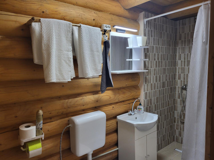Bathroom 3, Woodhouse, Eger