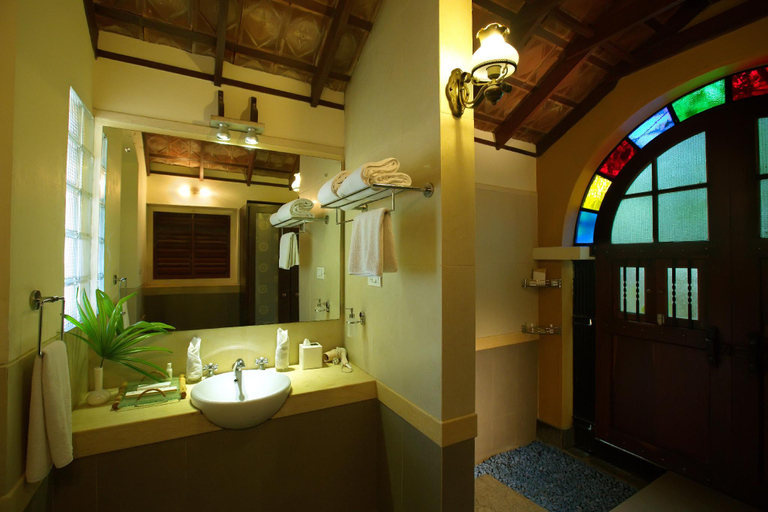 Bathroom 4, Tea Bungalow, Ernakulam