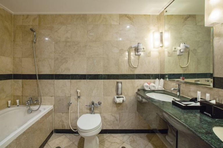 Bathroom 10