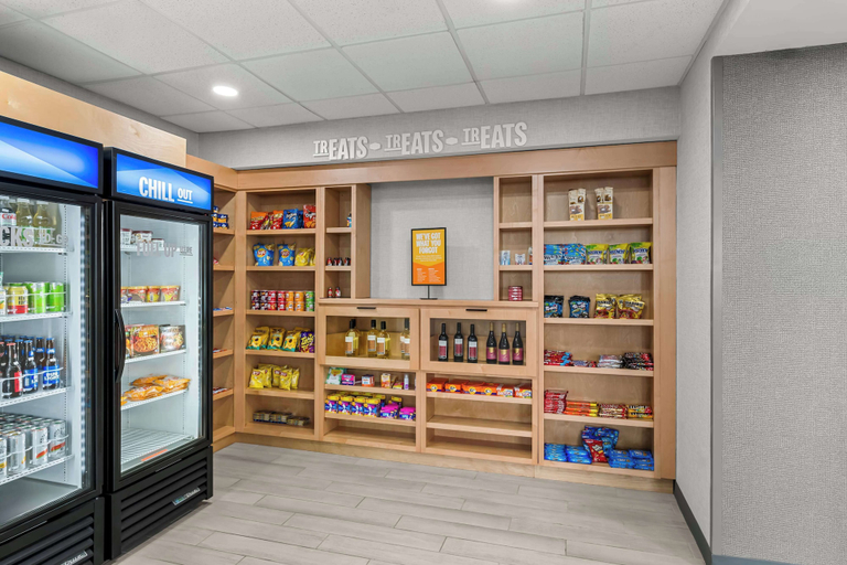 Food & Drinks 5, Hampton Inn & Suites Charlotte Airport, Mecklenburg