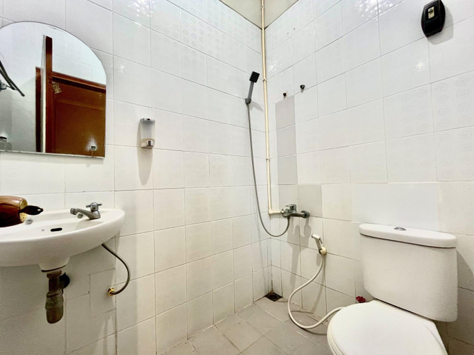 Bathroom 14