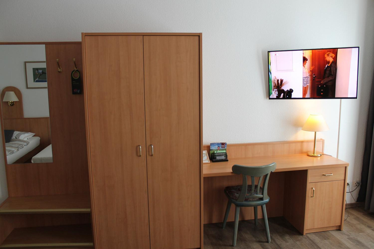 Bedroom 4, TOTO's Gasthaus, Ennepe-Ruhr-Kreis