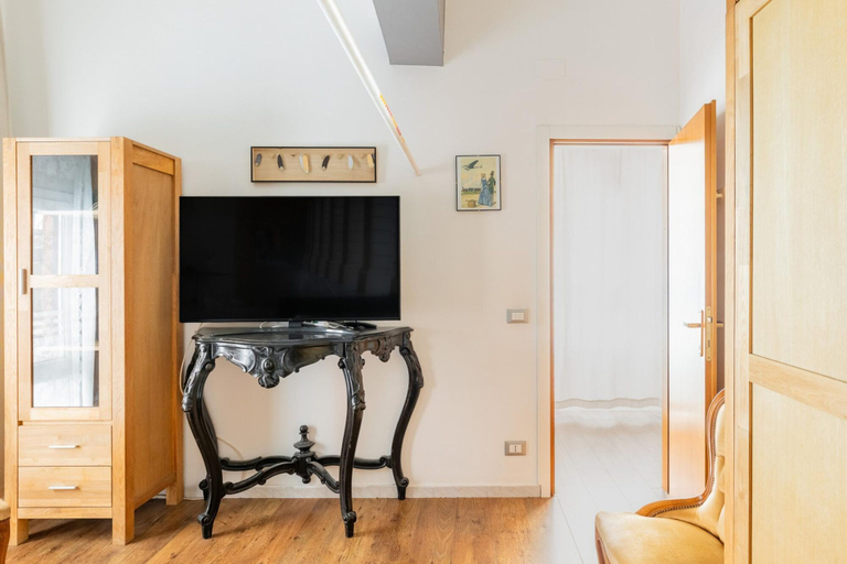 Room 5, Casa sul Canale di Via Piella by Wonderful Italy, Bologna