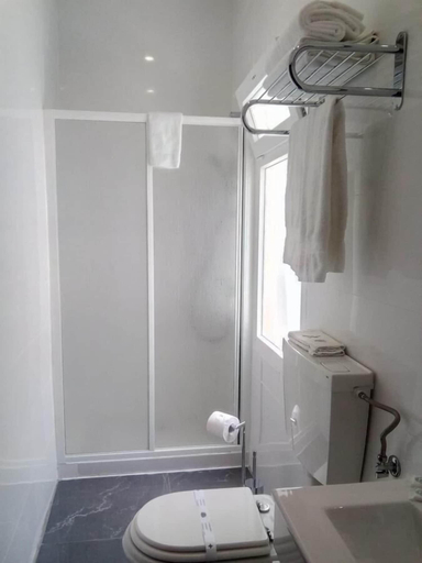 Bathroom 4, Casa Belmonte, Lisbon