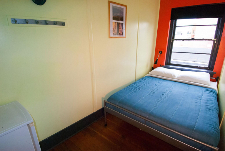 Bedroom 2, Ocean Island Inn Backpackers Suites Hostel, Capital