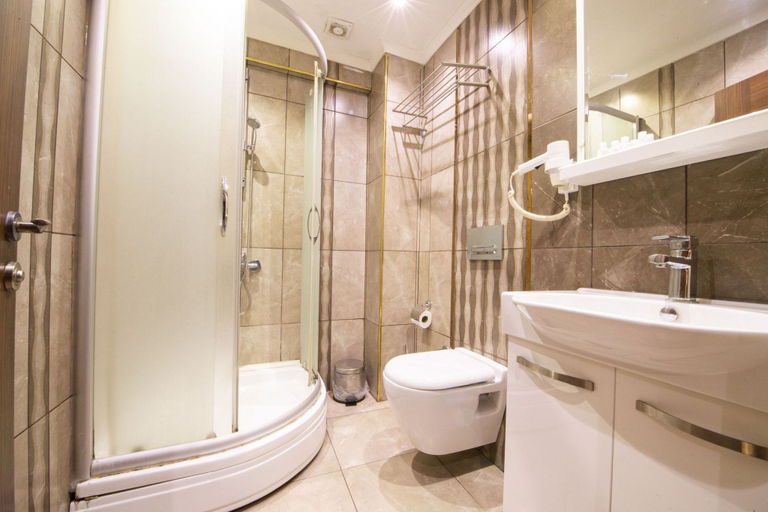 Bathroom 4, Pera Resort Hotel, Beyoğlu