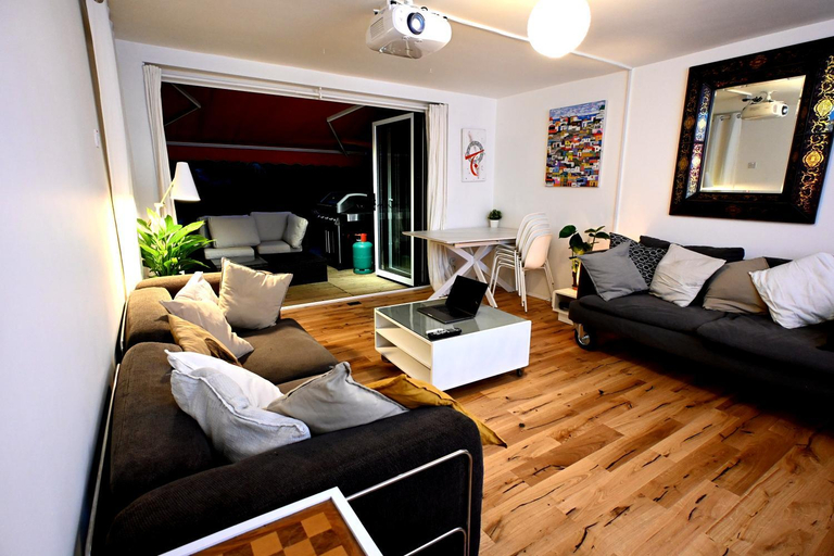 Others 3, 3-Bed House with Amazing Garden, London