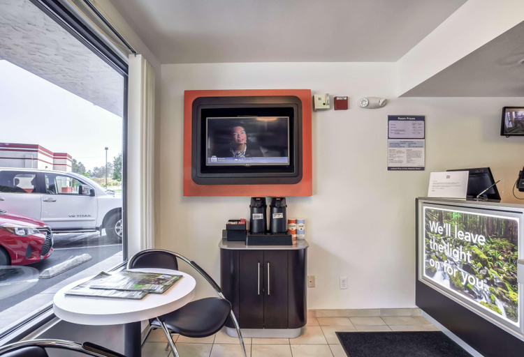 Public Area 2, Motel 6 Medford, OR, Jackson