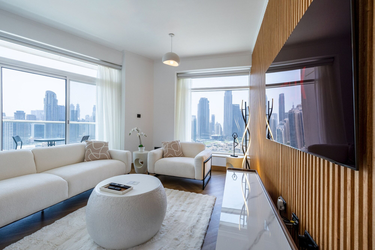 Room 5, Upgraded Apartment w Stunning Burj Khalifa View, Dubai