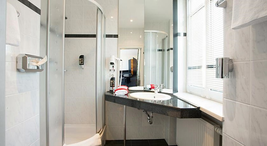 Bathroom 4, Hotel Big Mama - Vier Jahreszeiten, Leipzig