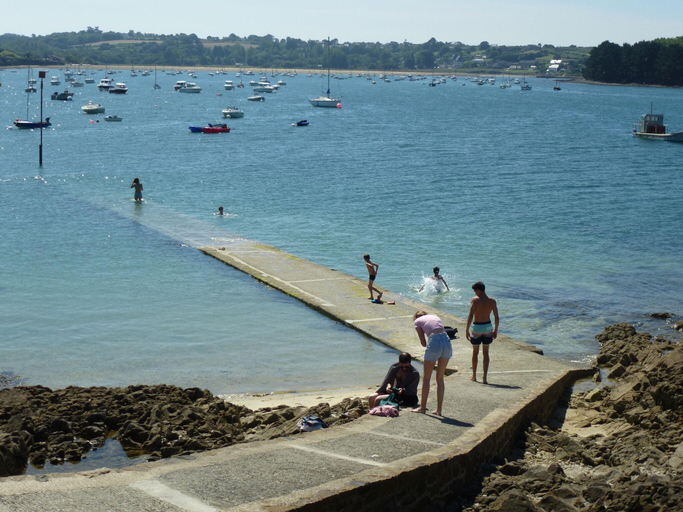 Others 5, House in Terenez with Stunning Harbour Views, Finistère