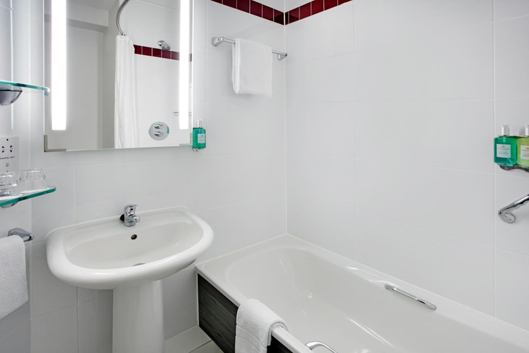 Bathroom, Leonardo Hotel Newcastle Quayside, Newcastle upon Tyne