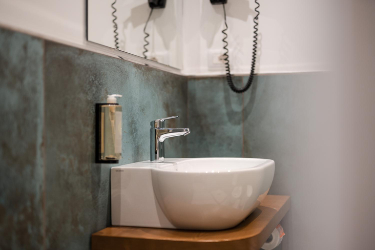 Bathroom 4, Hotel Stella del Mare, Genova