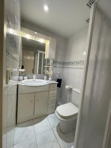 Bathroom 3, Douce pause, Girona