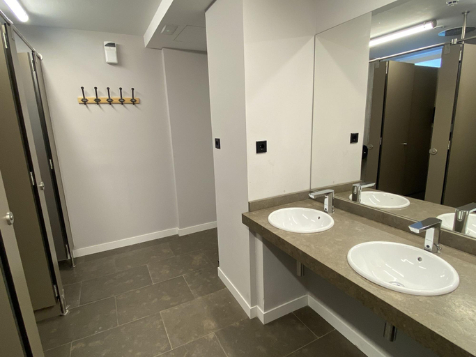 Bathroom 3, Zarautz Surf House, Guipúzcoa