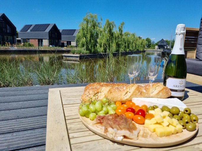 Food & Drinks 4, Villa in Balk with Private Jetty, Gaasterlân-Sleat