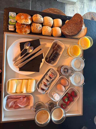 Others 3, B&B Bombon, Limburg