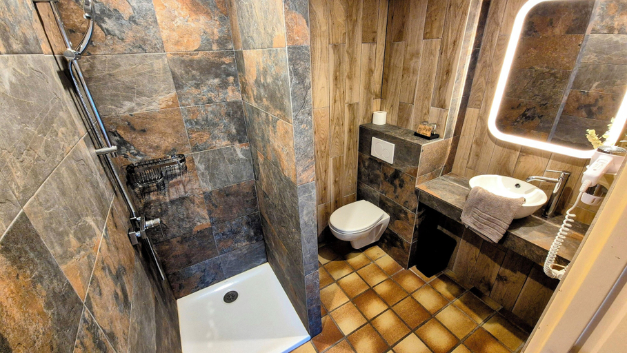 Bathroom 3, Hôtel Le Maritime, Pyrénées-Orientales