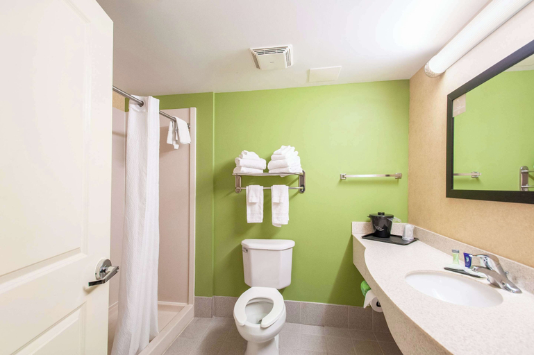 Bathroom 4, Sleep Inn & Suites Dover University Area, Kent