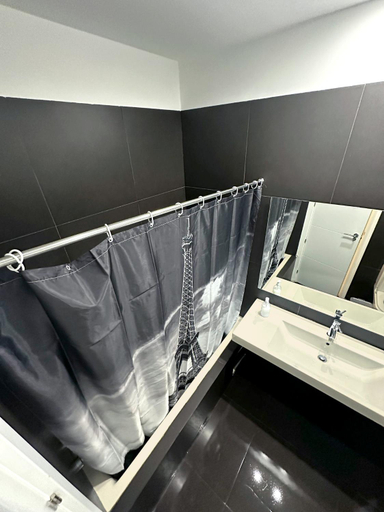 Bathroom 3, GRAN VIA -Chueca ROOMS PARKING TPH, Madrid
