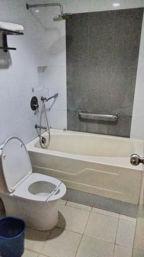 Bathroom 4, Hotel Sogo Sta. Rosa Laguna, Santa Rosa City