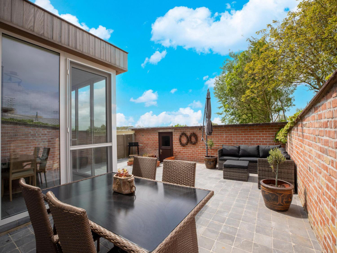 Balcony/terrace, Modern Villa w Private Yard, West-Vlaanderen