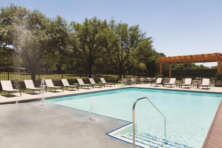 Sport & Beauty, Embassy Suites by Hilton San Antonio - Brooks City, Bexar