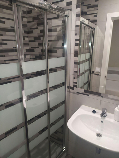 Bathroom 4, Pension Azahar, Sevilla