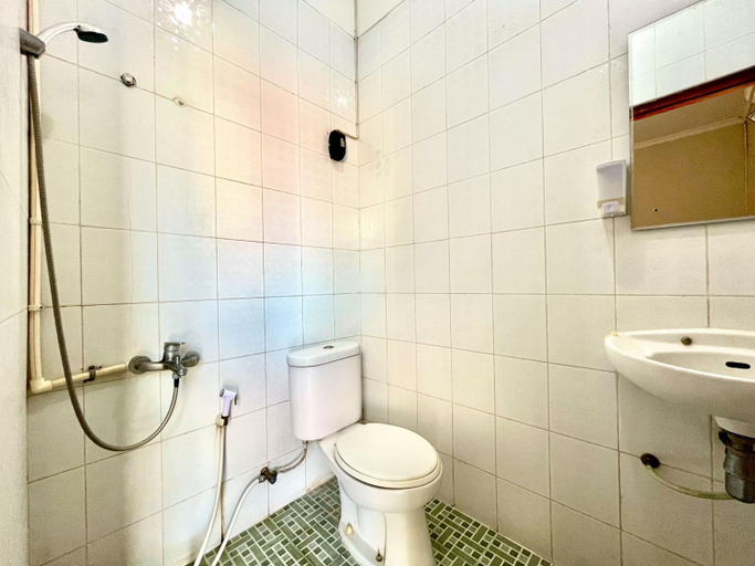 Bathroom 16