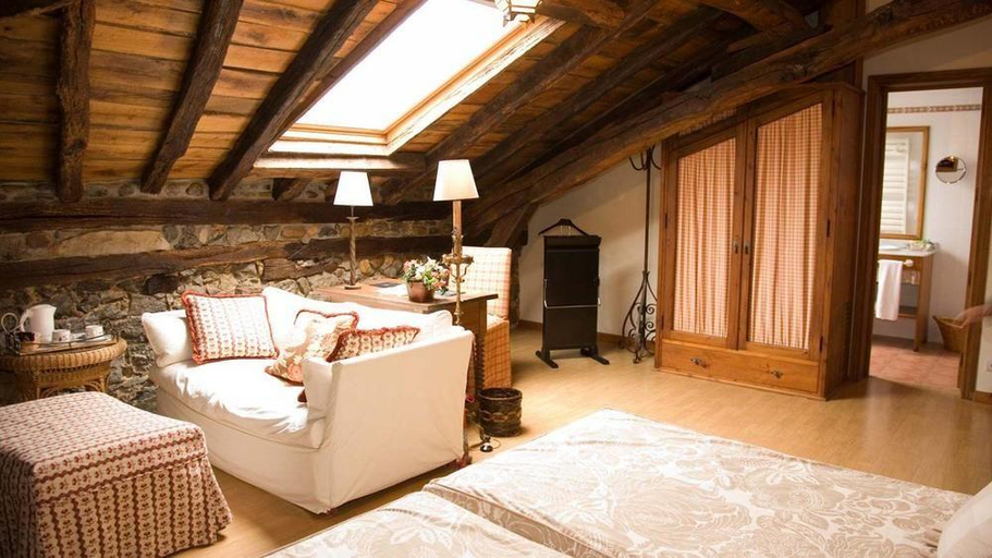 Bedroom 3, Palacio Torre de Ruesga, Cantabria