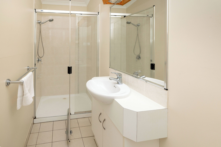 Bathroom 4, BIG4 Casino Holiday Park, Richmond Valley - Casino