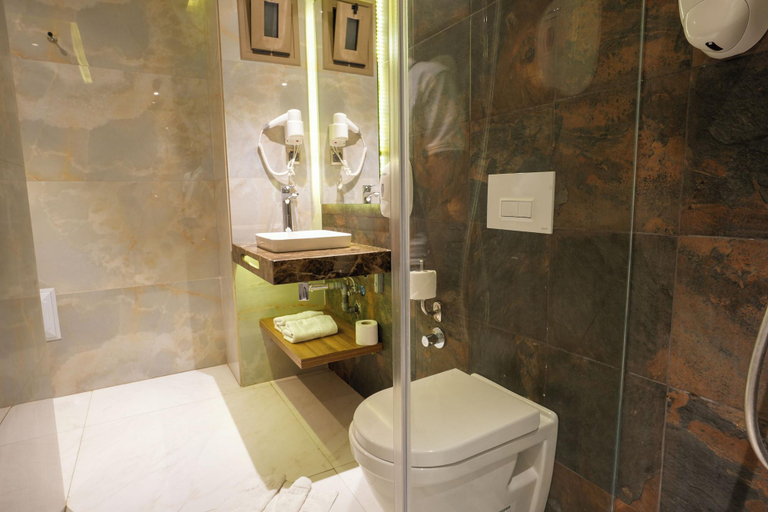Bathroom, First Suites Ha Tel, Rabat
