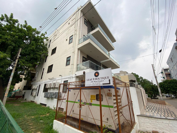 Exterior & Views