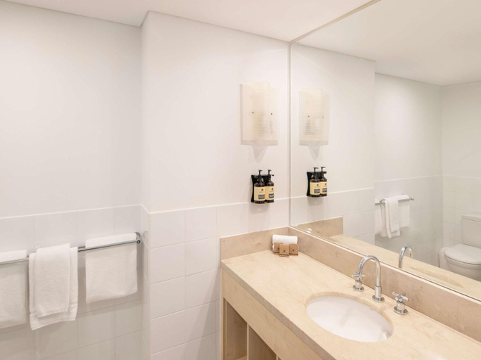Bathroom 16