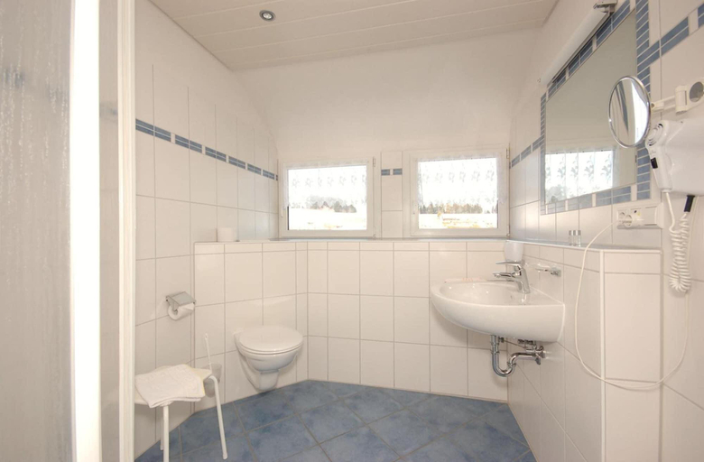 Bathroom 3, Gasthof Hirschen, Breisgau-Hochschwarzwald