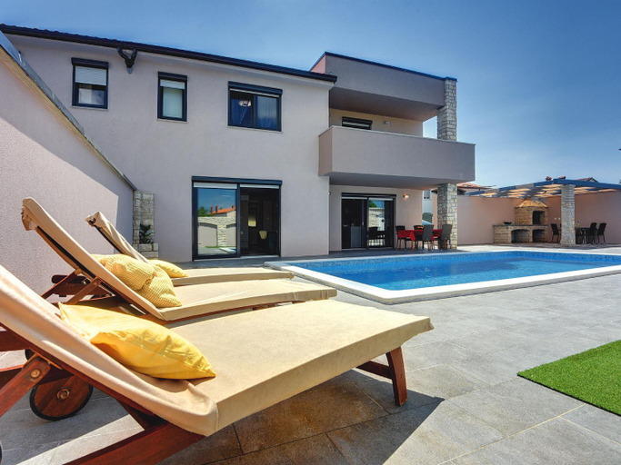 Sport & Beauty 4, Villa in Valbandon with Private Pool, Vodnjan
