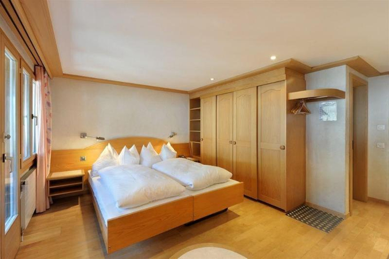Bedroom 3, Hotel Arc-en-ciel Gstaad, Saanen