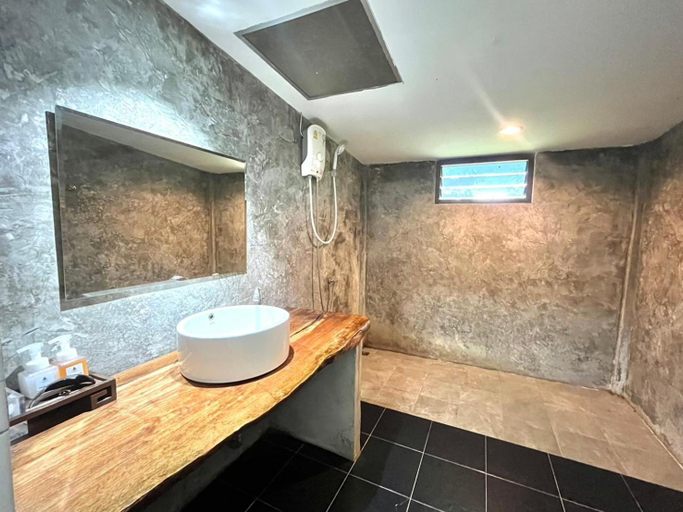 Bathroom 4, The Chevalley Beach Resort, Thung Wa