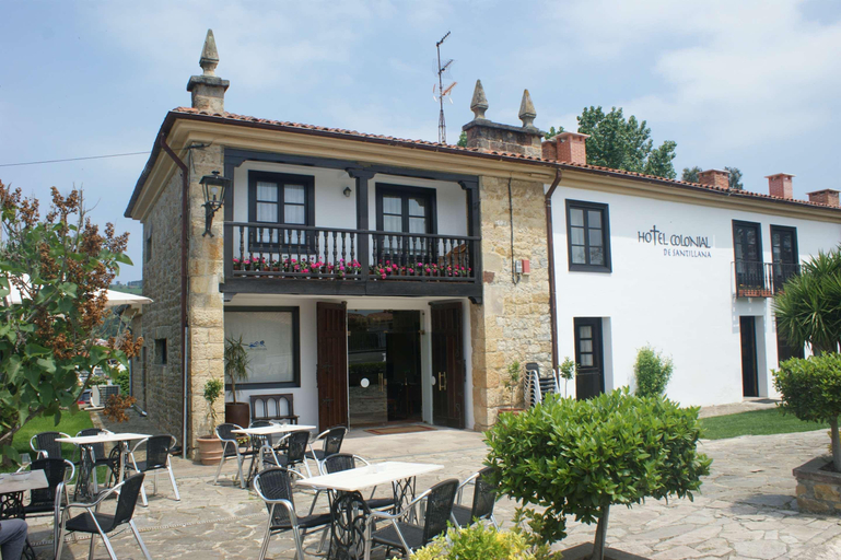 Exterior & Views