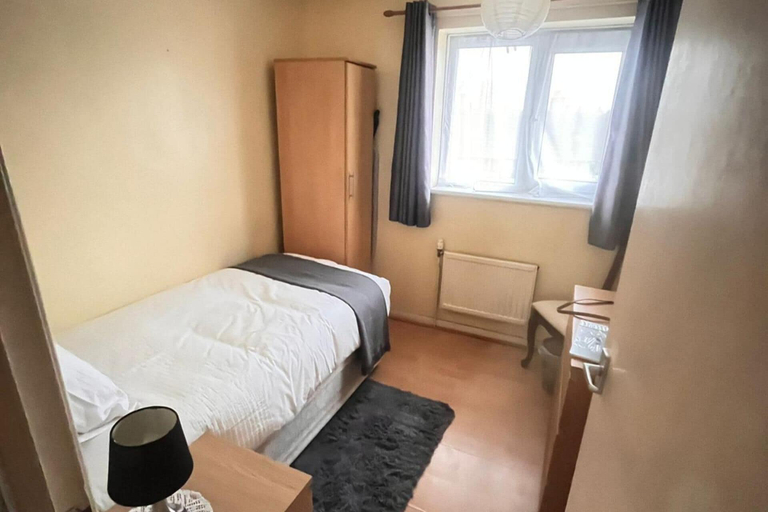 Room 5, 2 Bed-sleeps5-free Parking-10 min Walk Underground, London