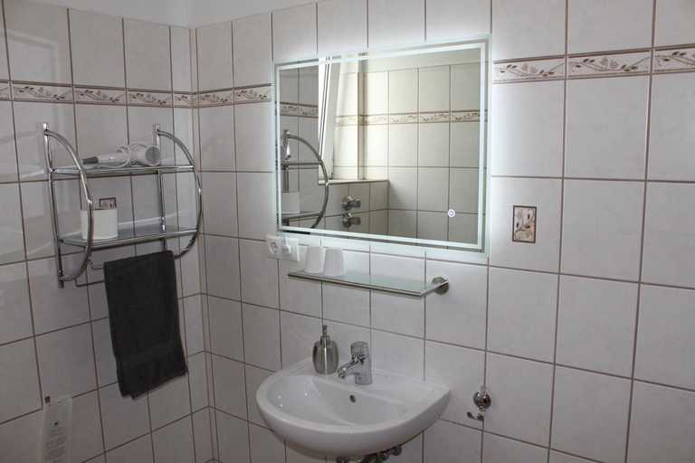 Bathroom 5, TOTO's Gasthaus, Ennepe-Ruhr-Kreis