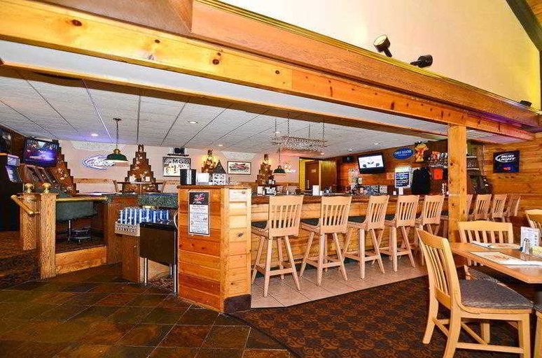 Food & Drinks 5, SureStay Plus by Best Western Black River Falls, Jackson