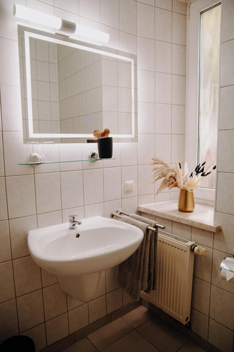 Bathroom 3, Pension Sonnenschein, Erzgebirgskreis