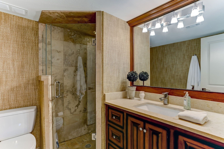 Bathroom 4, Oceanfront Beach Escape Condo with WiFi by RedAwning, Nassau