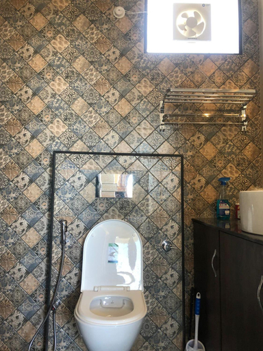 Bathroom 3, Kennys Kottage, Nainital