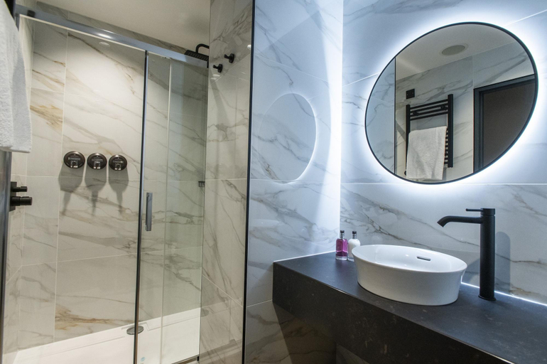 Bathroom 4, Tynecastle Park Hotel, Edinburgh