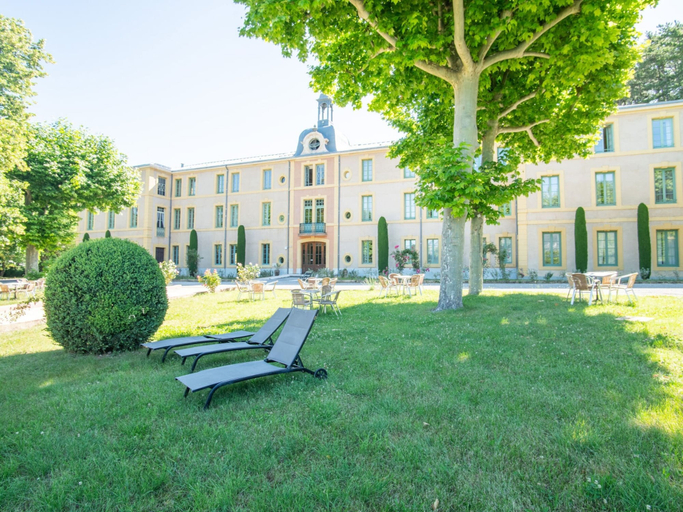 Garden 3, Cozy Apartment With Swimming Pool, Terrace, Garden, Parking, Drôme